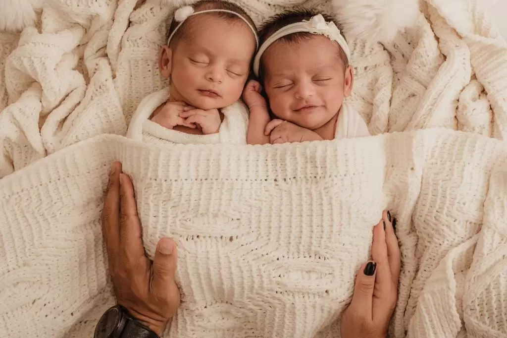 Recém-nascidos em ensaio newborn delicado